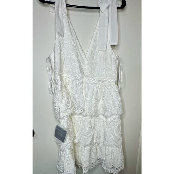 Lulus halter mini dress in white lace. Size Large - Picture 3 of 3